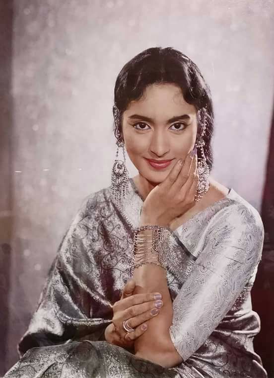 193feb2b57e54d4427cb11948f3e6a7b Meet the most beautiful beauties of Hindi cinema history so far, the beauty of number 5 is less appreciated