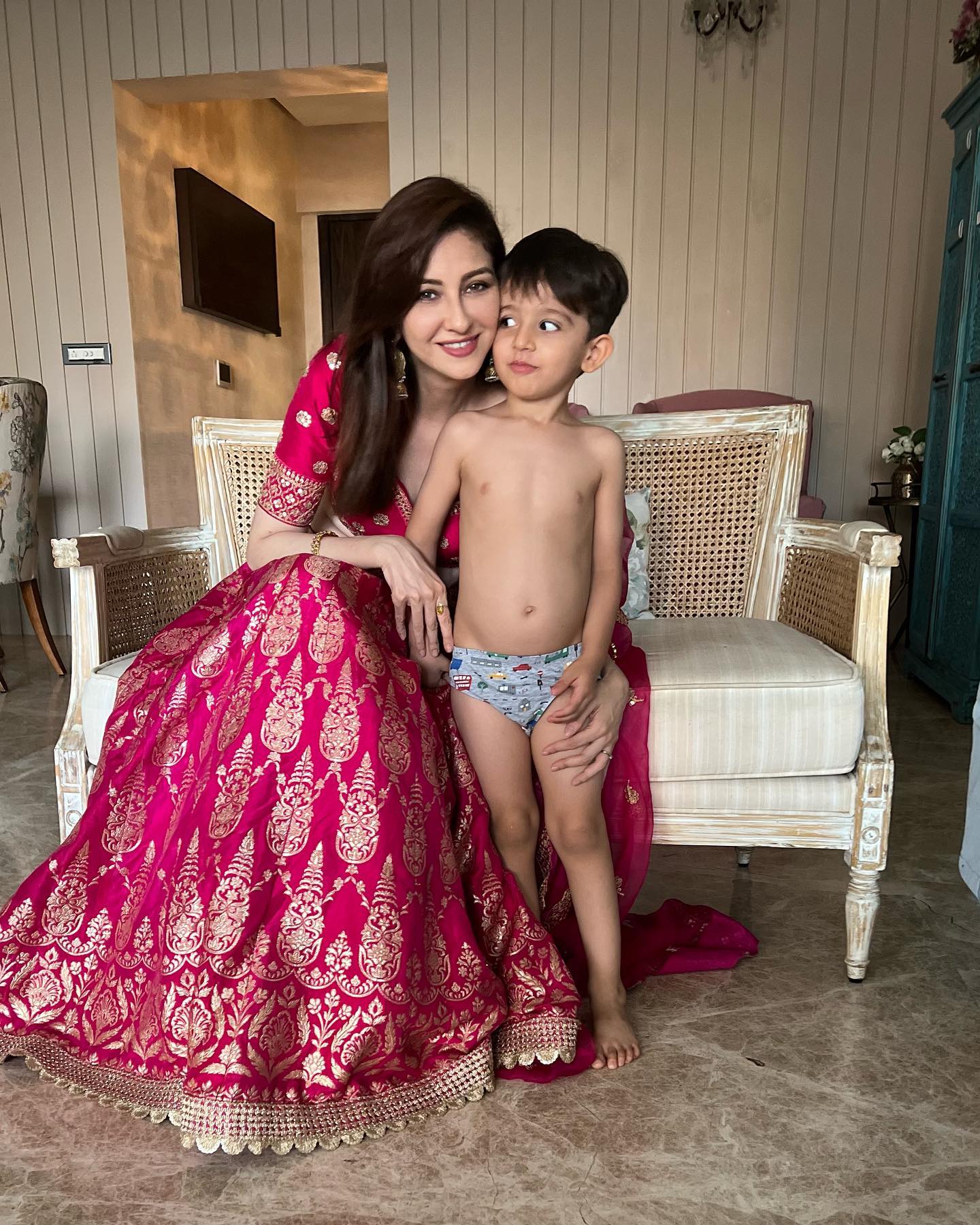 280292029 730212098119524 7943084323972071743 n Bhabhiji fame Gori Ma'am shared a very cute picture with her son, who will be remembered by Mowgli, know where is the actress nowadays