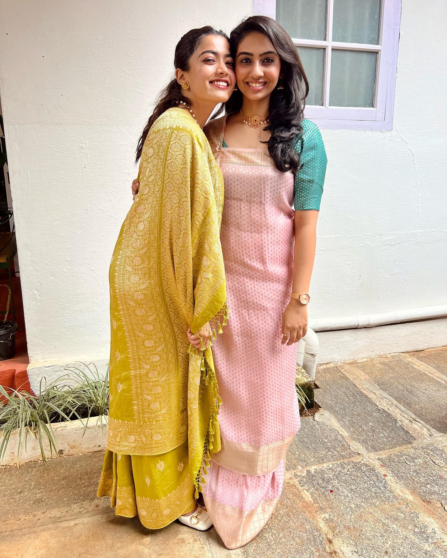 281142215 735311684139272 5802364269647278382 n Rashmika Mandanna attended her best friend's wedding as a bridesmaid, 'National crush' robbed the gathering in Kodava sari