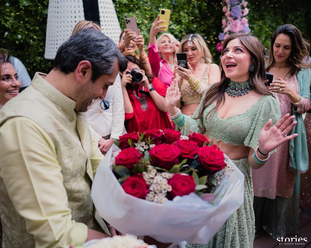 281375668 766389874519286 7865870326012092346 n 1 Singer Kanika Kapoor is going to get married for the second time, very beautiful pictures of Mehndi ceremony surfaced