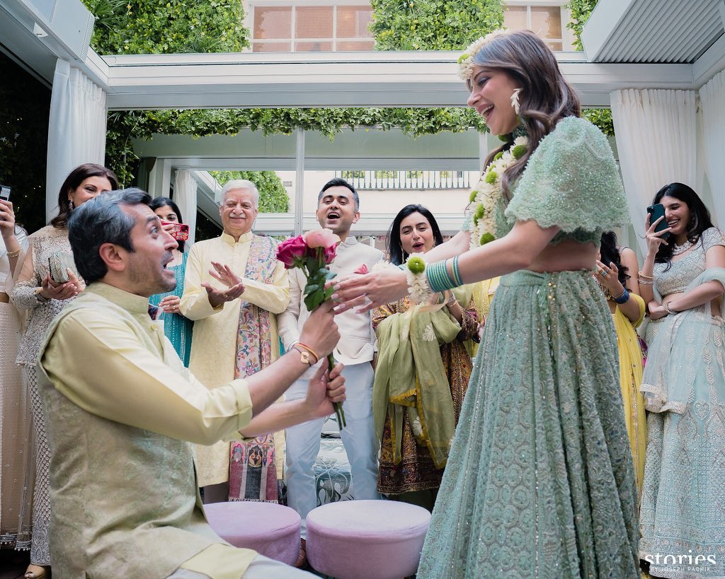 281554307 5206143956115839 7005898435565976239 n 2 'Baby Doll' Kanika Kapoor will be the bride for the second time, the singer danced vigorously with her fiance in her Mehndi ceremony