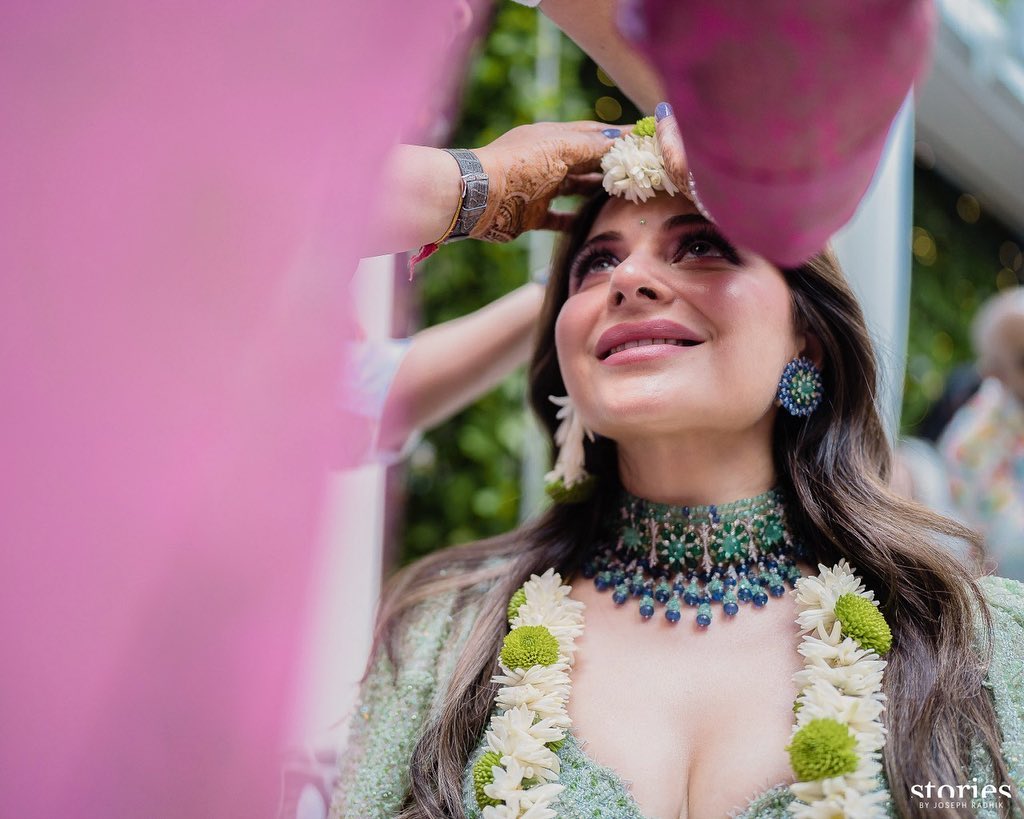 281892276 148512564416638 602170704547904642 n 2 'Baby Doll' Kanika Kapoor will be the bride for the second time, the singer danced vigorously with her fiance in her Mehndi ceremony
