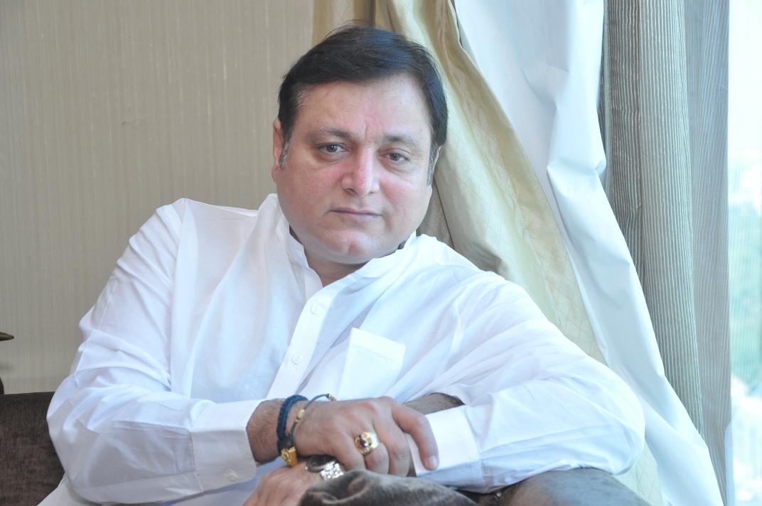 Manoj Joshi Sometimes the director used to throw Manoj Joshi's photo in the dustbin because of this, but his 'garbage seth' is a diamond in real life.