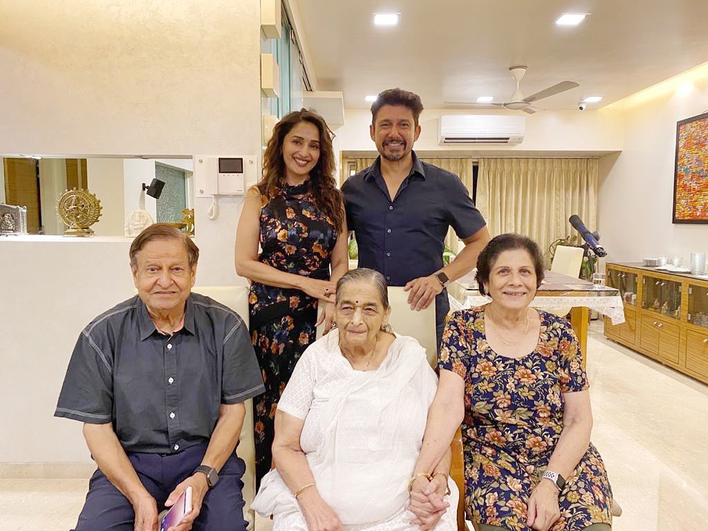 madhuri dixit house in mumbai Know that actress Madhuri Dixit is the owner of property worth many crores, she is very fond of expensive and luxury vehicles.
